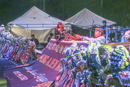 PERTUNJUKAN RAKYAT WAYANG GOLEK