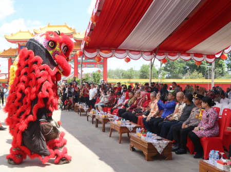 PERTUNJUKAN BARONGSAI MERIAHKAN CAP GO MEH SINGKAWANG