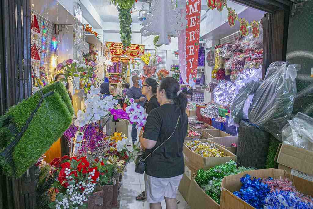 PERNAK PERNIK NATAL PASAR ASEMKA