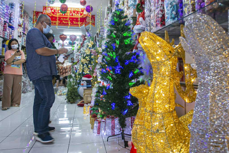 PERNAK PERNIK NATAL PASAR ASEMKA