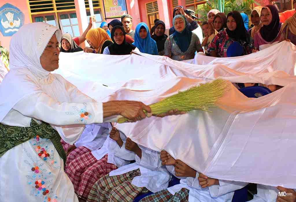 PROSESI RITUAL HOGO JAKO