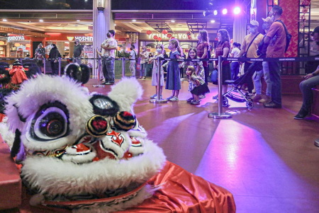MENUNGGU BARONGSAI BERAKSI