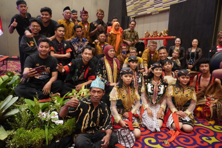 BERSWA FOTO BERSAMA GUBERNUR JATIM					