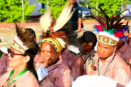 IKAT KEPALA KHAS PAPUA