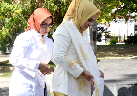 KEBAYA KARAWO