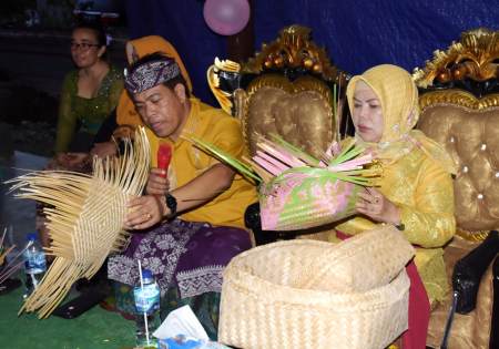 KERAJINAN ANYAMAN WARGA BALI
