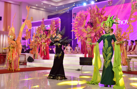 KOSTUM KARNAVAL KARAWO