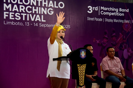 PEMBUKAAN HULONTHALO MARCHING FESTIVAL