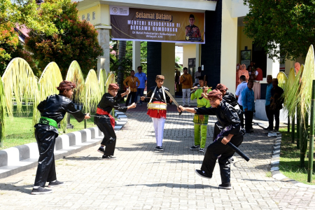 LATIHAN PENYAMBUTAN ADAT