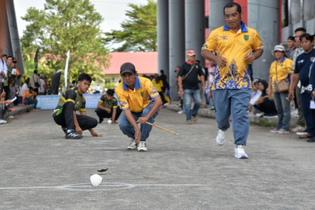 LOMBA BALOGO FESTIVAL BUDAYA ISEN MULANG 