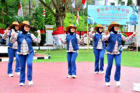 LOMBA TARIAN BARIS