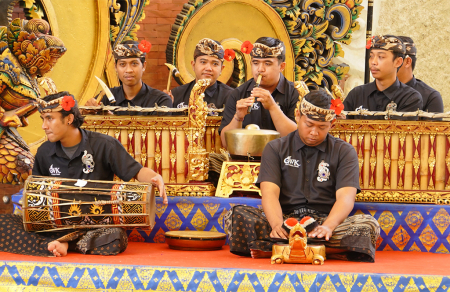 nb tambhkan info MAINKAN GAMELAN BALI