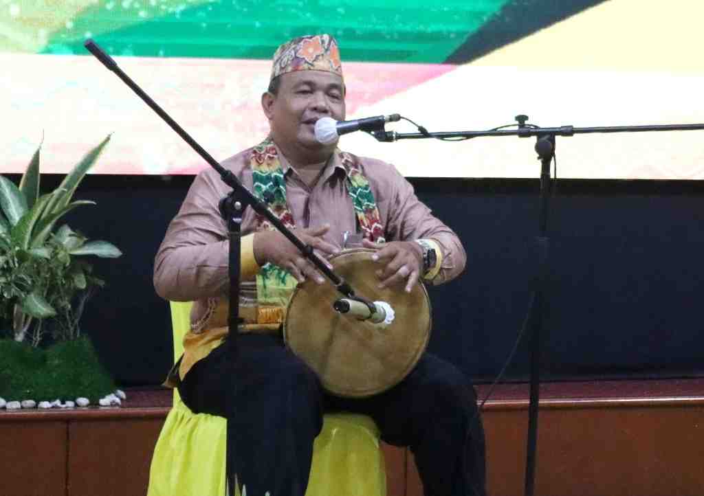 KESENIAN MADIHIN