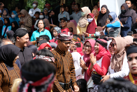 SAMBUT KEDATANGAN BUPATI