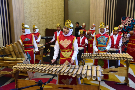 MAINKAN ALAT MUSIK POLOPALO
