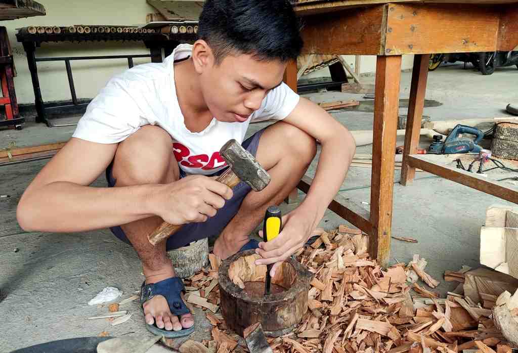 MEMBUAT ALAT MUSIK MARWAS