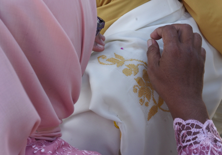 MENATA SELENDANG KEBAYA