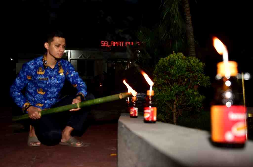 MENYALAKAN TOHE BUTULU