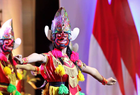 KESENIAN TARI TOPENG WAYANGAN