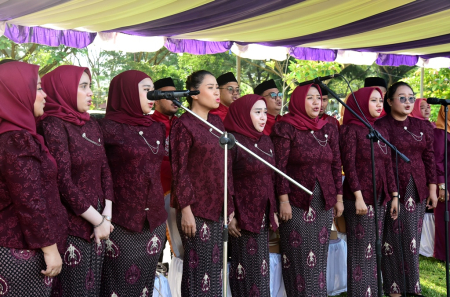 NYANYIKAN LAGU TERIMA KASIH GURUKU
