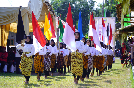 PARADE BENDERA PESONA BUDAYA JIKO AKELAMO