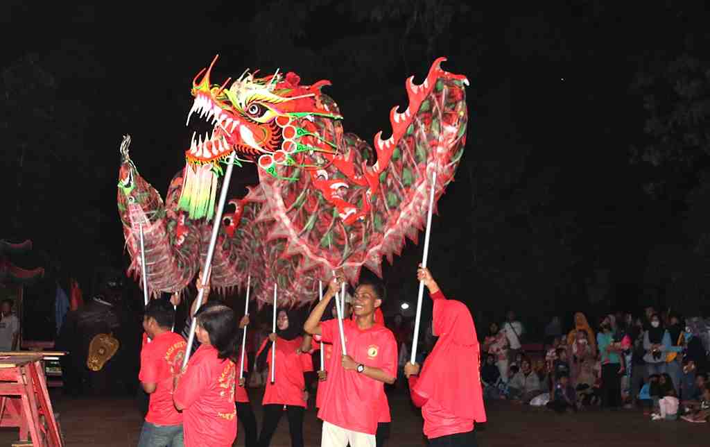 PERTUNJUKAN LIANG LIONG