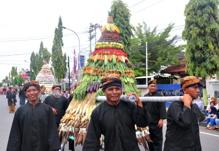 PIKUL GUNUNGAN HASIL BUMI