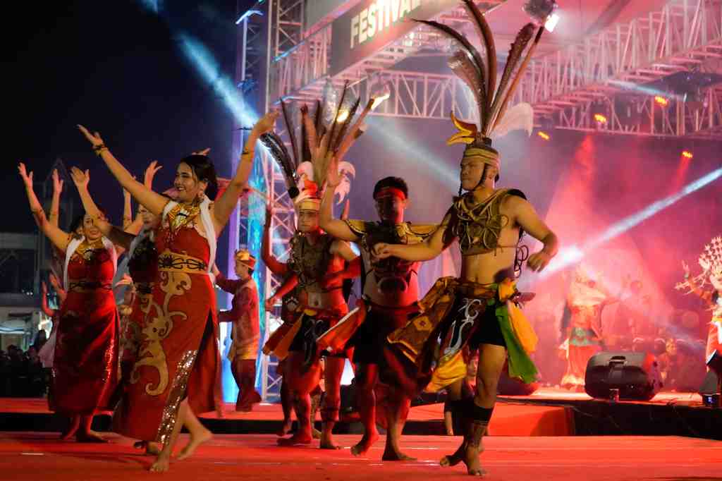 TARIAN PUMPUNG PAKAT HUMA BETANG