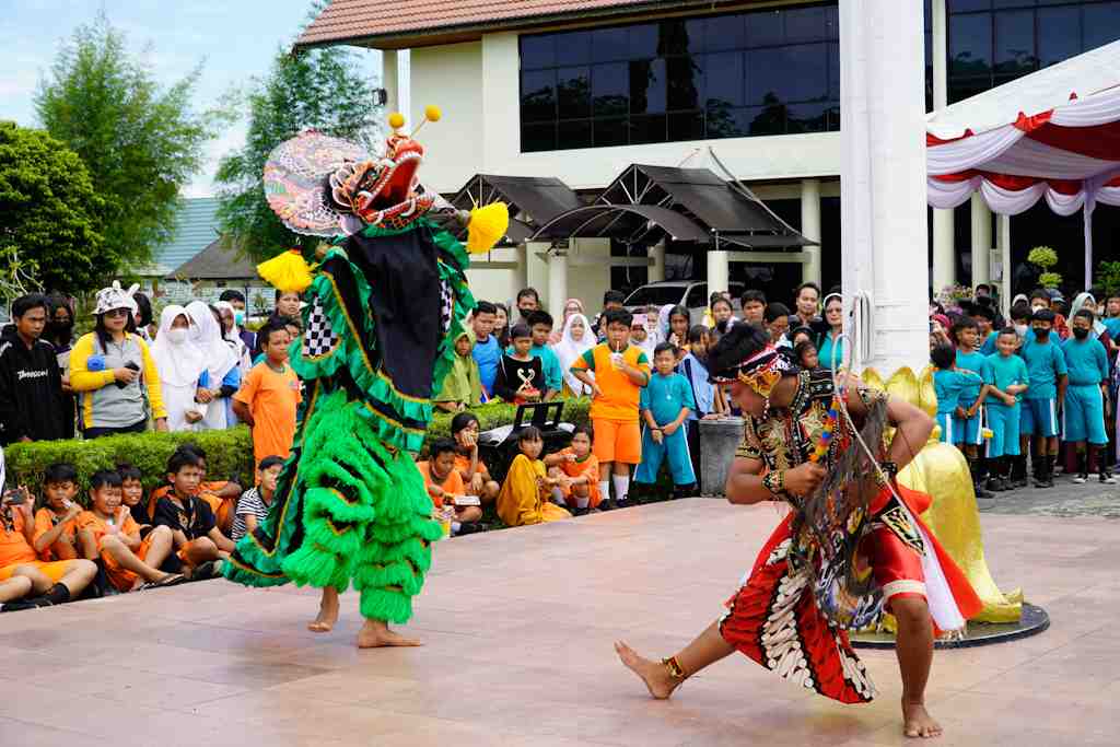 TARI JARANAN DAN BARONGAN