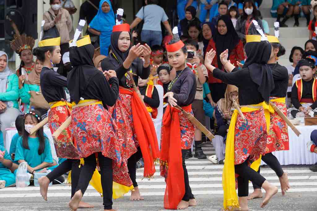 TARI MANDAU