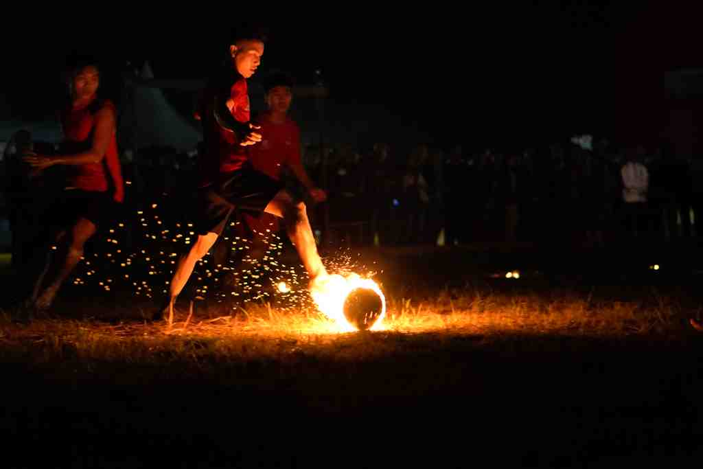 MENGGIRING BOLA API