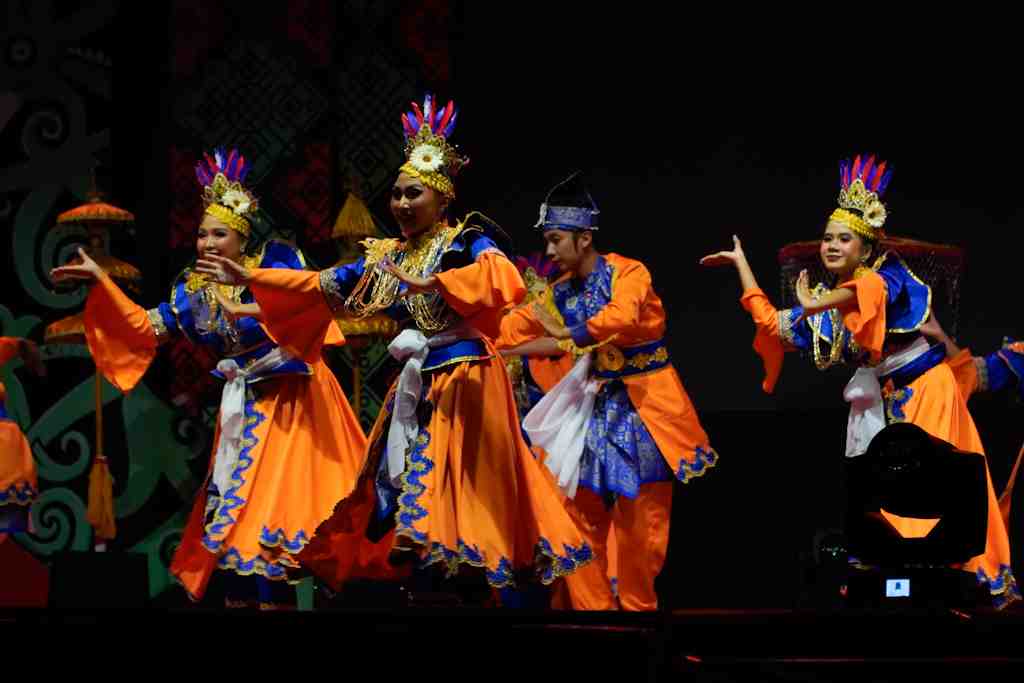 LOMBA TARI PESISIR FBIM