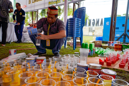 LOMBA MELUKIS ORNAMEN DAYAK