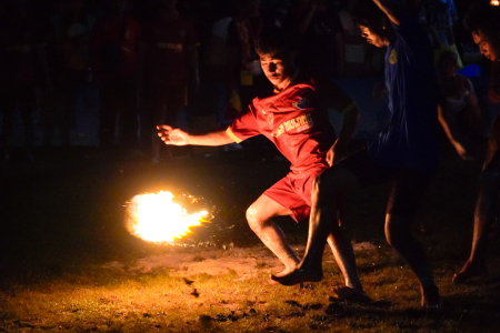 TEKEL PEMAIN LAWAN