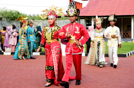 PARADE BILIU DAN MAKUTA