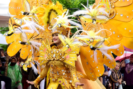 PARADE EKSEBISI KARAWO
