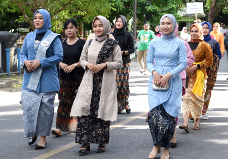 PARADE KEBAYA PERSIT KODIM 1304