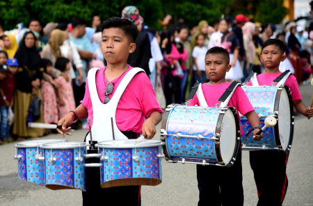 PARADE MARCHING BAND