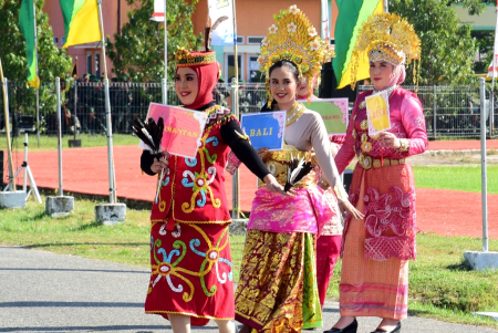 PERAGAAN BUSANA PERSIT