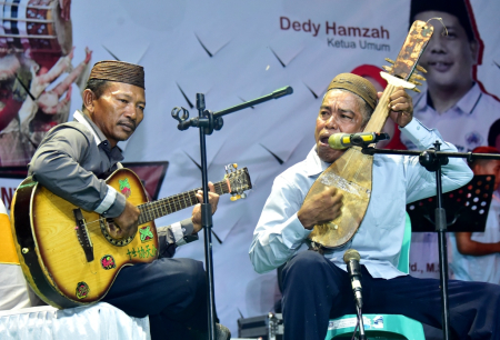 PERPADUAN ALAT MUSIK PETIK