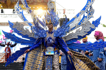 PERPADUAN KARAWO DAN BATIK