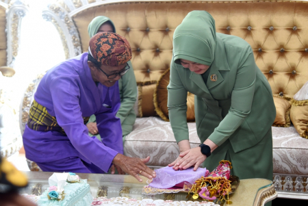 PERSEMBAHAN ADAT GORONTALO