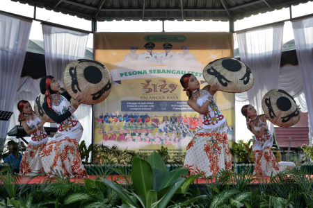TARI MANUNGAL PAREI
