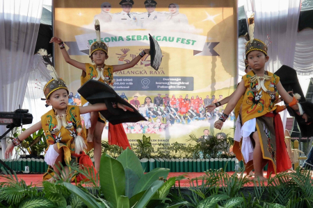 TARI KINYAH MANDAU 