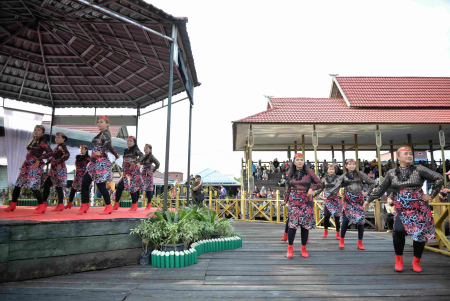 TAMPILKAN LINE DANCE