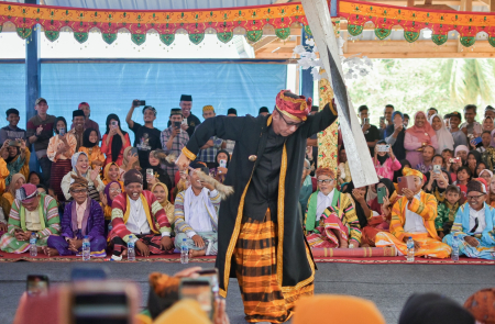 PJ BUPATI BUTON MENARI MANGARU