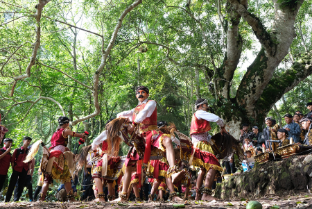 MENARI JARAN KEPANG
