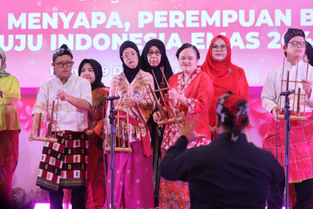 PEMAIN ANGKLUNG DARI POTADS