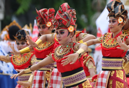TARI KOLOSAL MAHESWA JAYANINGRAT