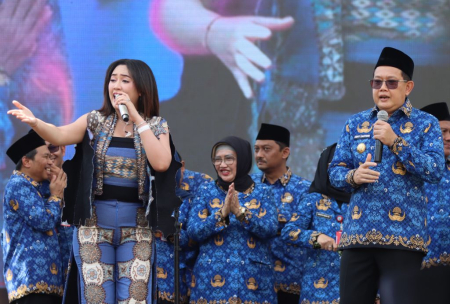 HIBURAN DI HUT KORPRI KE 53